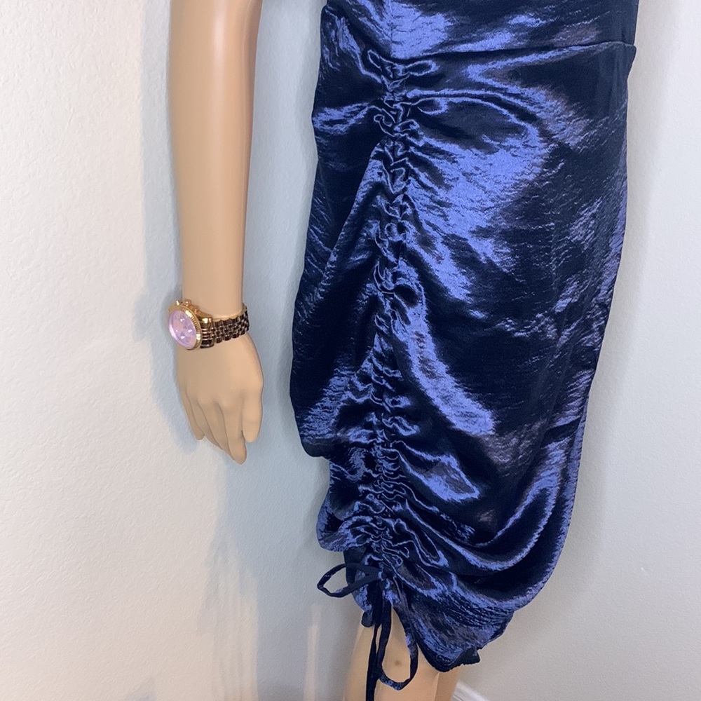 Dress - Picture 6 of 7